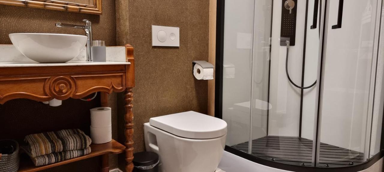 Logies La Chevre Folle - Lodging & Cooking In Style With Shared Kitchen Oostende Exterior foto