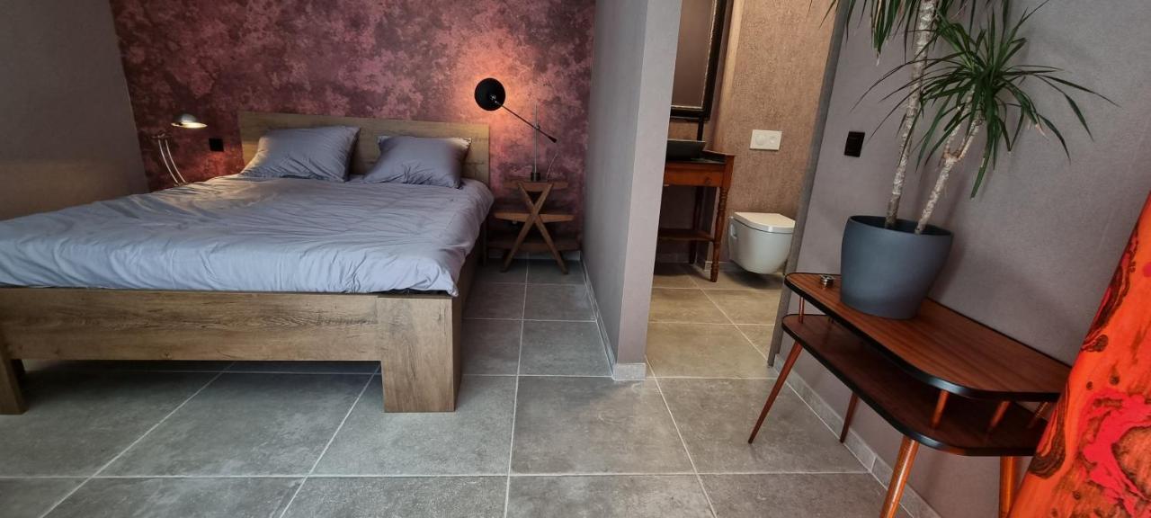 Logies La Chevre Folle - Lodging & Cooking In Style With Shared Kitchen Oostende Exterior foto